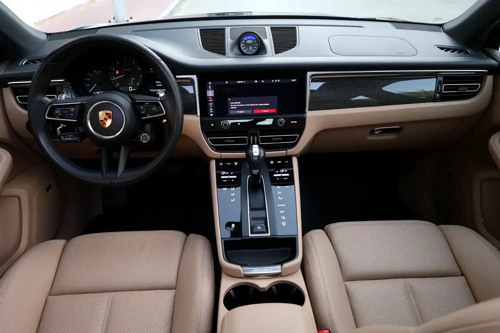 2024 Porsche Macan-46000KM - GCC Specs -UNDER WARRANTY  SERVICE- Brand New - Image 12