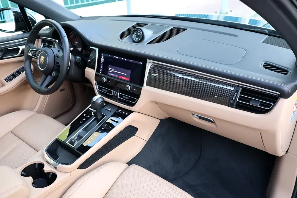2024 Porsche Macan-46000KM - GCC Specs -UNDER WARRANTY  SERVICE- Brand New - Image 16