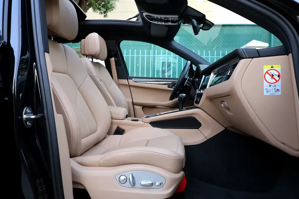 2024 Porsche Macan-46000KM - GCC Specs -UNDER WARRANTY  SERVICE- Brand New - Image 17