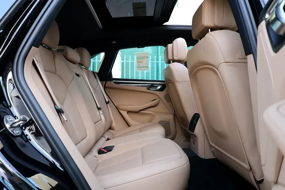 2024 Porsche Macan-46000KM - GCC Specs -UNDER WARRANTY  SERVICE- Brand New - Image 20