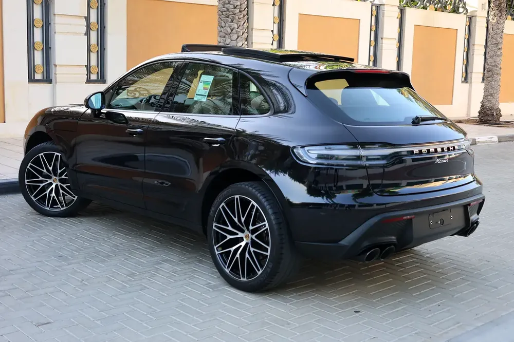 2024 Porsche Macan-46000KM - GCC Specs -UNDER WARRANTY  SERVICE- Brand New - Image 4
