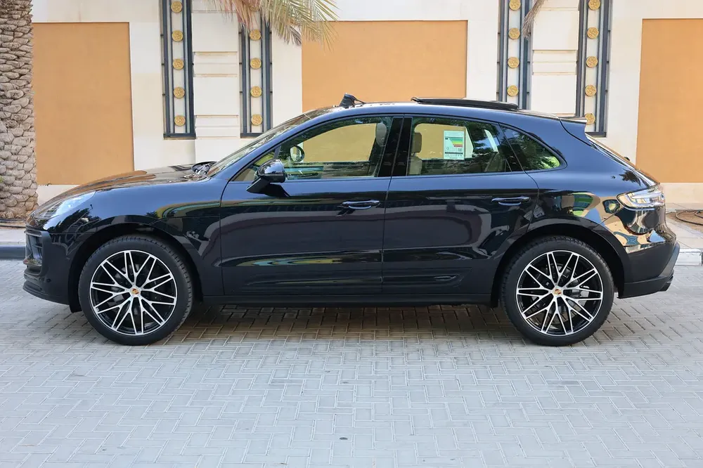 2024 Porsche Macan-46000KM - GCC Specs -UNDER WARRANTY  SERVICE- Brand New - Image 7