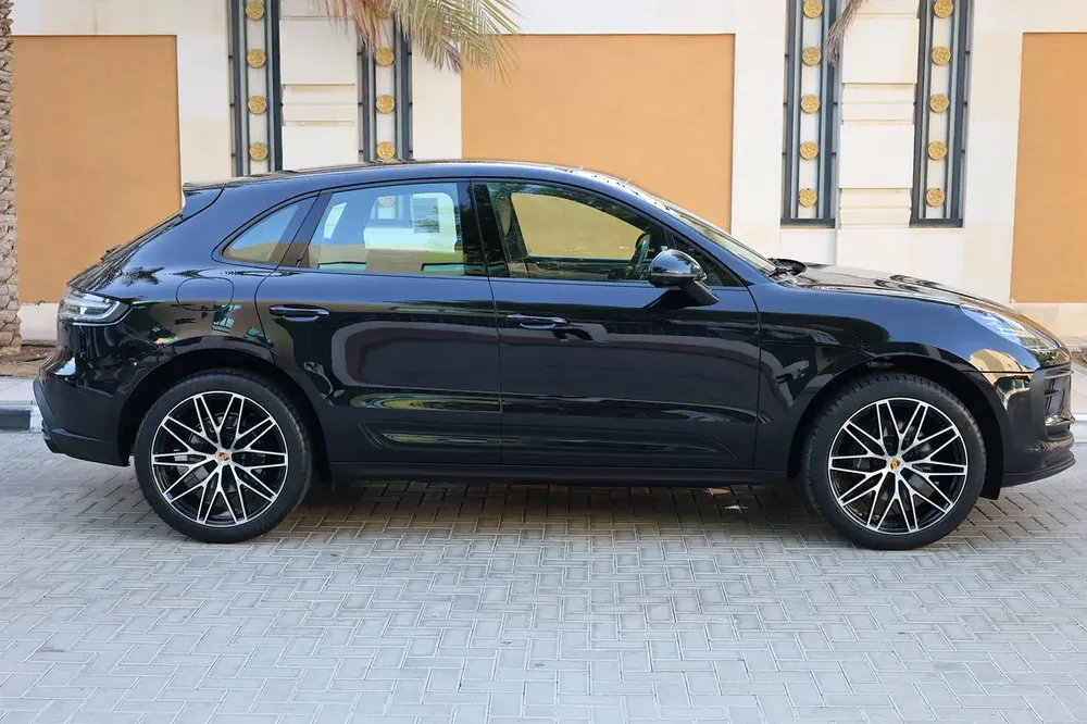 2024 Porsche Macan-46000KM - GCC Specs -UNDER WARRANTY  SERVICE- Brand New - Image 8