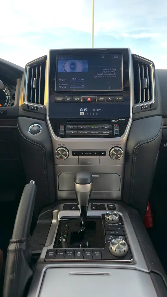 Toyota Land Cruiser VXR Grand Touring 2020 0 KM - GCC Specs - Image 11