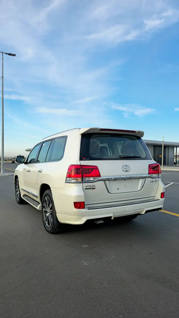 Toyota Land Cruiser VXR Grand Touring 2020 0 KM - GCC Specs - Image 5
