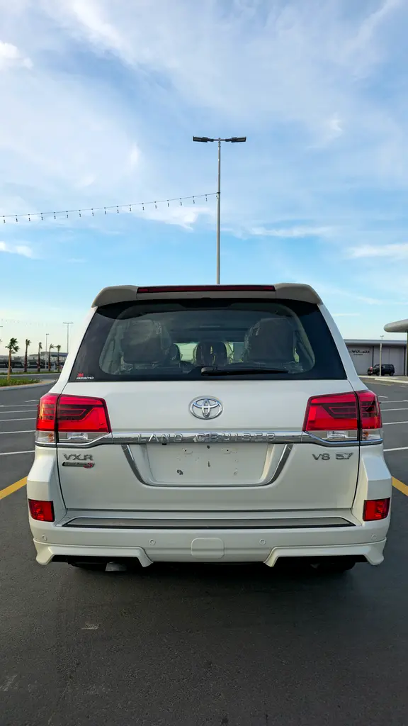 Toyota Land Cruiser VXR Grand Touring 2020 0 KM - GCC Specs - Image 6
