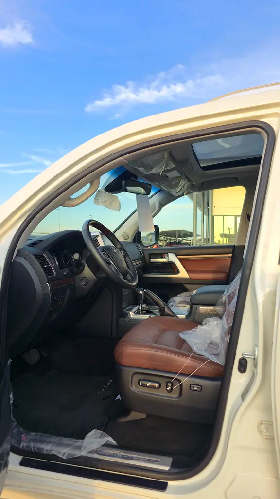 Toyota Land Cruiser VXR Grand Touring 2020 0 KM - GCC Specs - Image 8