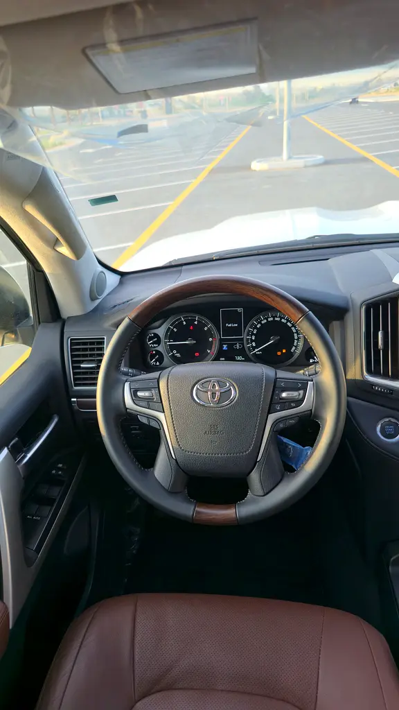 Toyota Land Cruiser VXR Grand Touring 2020 0 KM - GCC Specs - Image 9