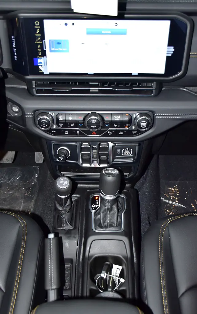 AED 3,470 EMi at 0% DP | Jeep Wrangler Unlimited SAHARA 2.0L ( 2024 Model ) in White Color GCC Specs - Image 16