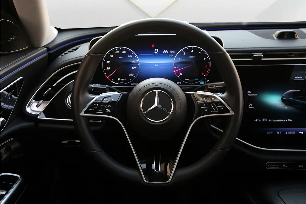 MERCEDES BENZ E 350 4MATIC - 2024 - FULLY LOADED - AMAZING CONDITION - Image 10