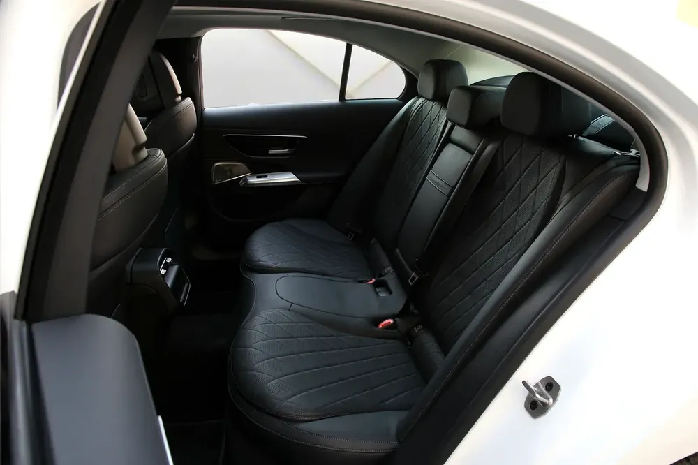 MERCEDES BENZ E 350 4MATIC - 2024 - FULLY LOADED - AMAZING CONDITION - Image 18