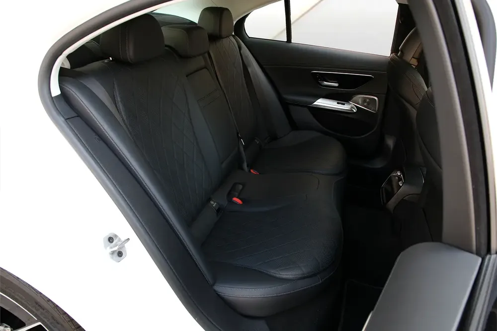 MERCEDES BENZ E 350 4MATIC - 2024 - FULLY LOADED - AMAZING CONDITION - Image 20