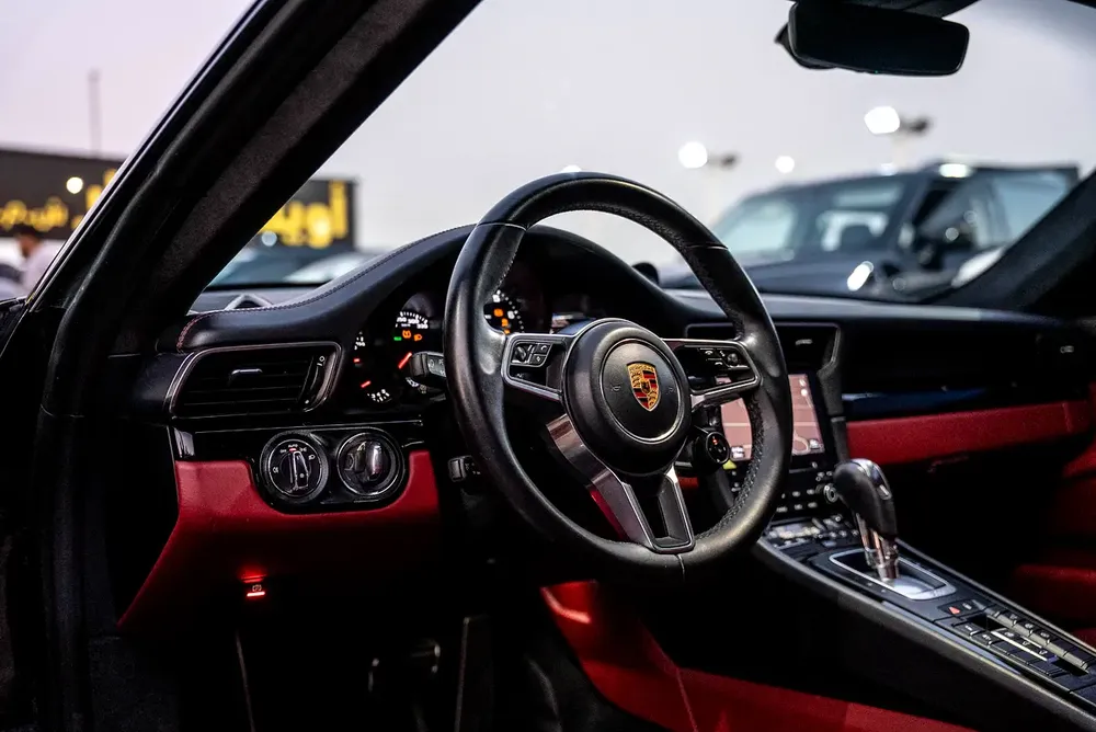 Porsche 911 Carrera Full Service History GCC 3.0L Turbo 6 Cylinders Perfect Condition - Image 17