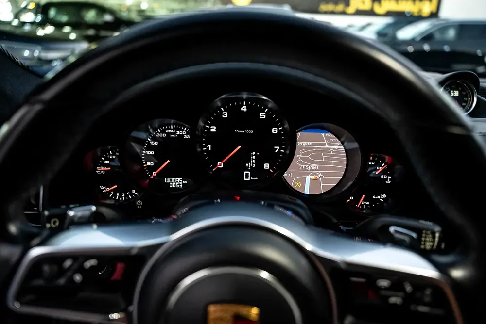 Porsche 911 Carrera Full Service History GCC 3.0L Turbo 6 Cylinders Perfect Condition - Image 8