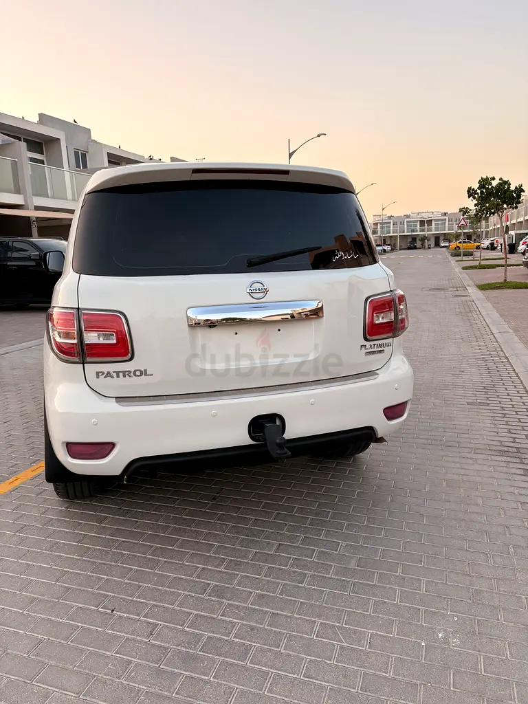 Nissan Patrol LE Platinum 2011 GCC Specs - Image 4