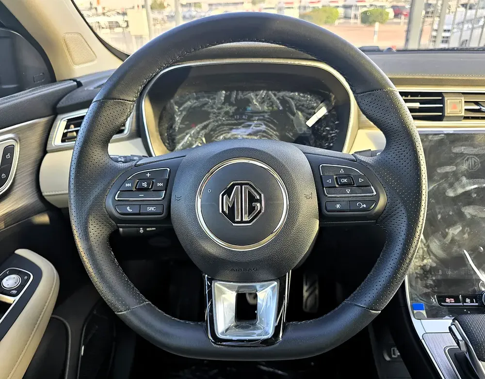MG RX5 Luxury 1.5L Turbo A/T FWD SUV Gcc Black Color 2025 Model - Image 10