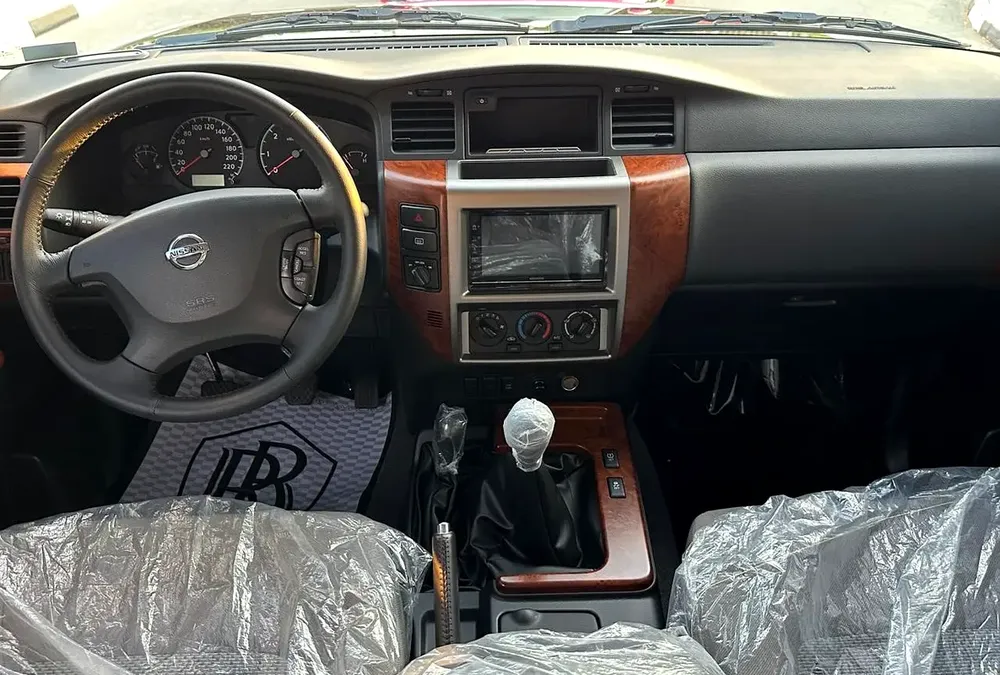 2024 / NISSAN PATROL SAFARI / M/T / GCC / DEALER WARRANTY /PERFECT CONDITION - Image 13