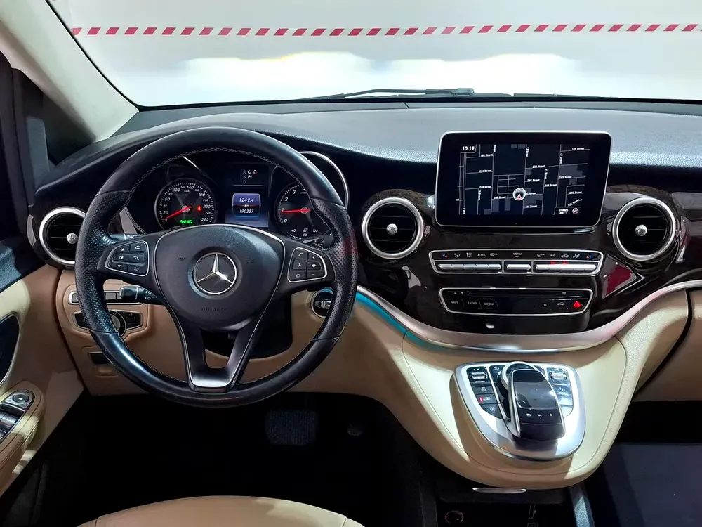 AED 1325/month | 2017 Mercedes-Benz V-Class V 250 | GCC Specs | Ref#475470 - Image 10