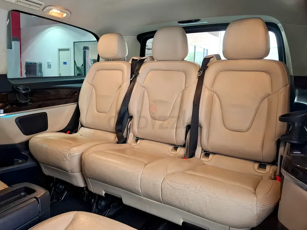 AED 1325/month | 2017 Mercedes-Benz V-Class V 250 | GCC Specs | Ref#475470 - Image 13