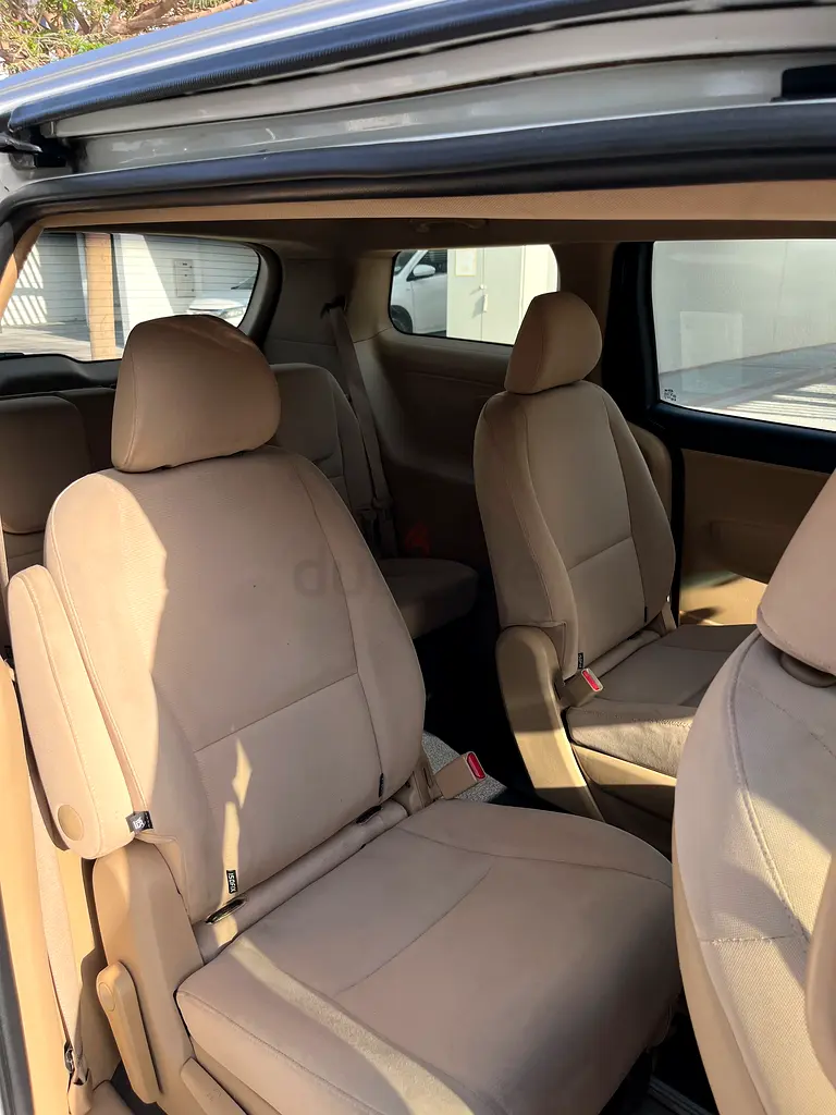 Kia Carnival 2018 Base | GCC Specs | Well Maintained Family Van - Image 13
