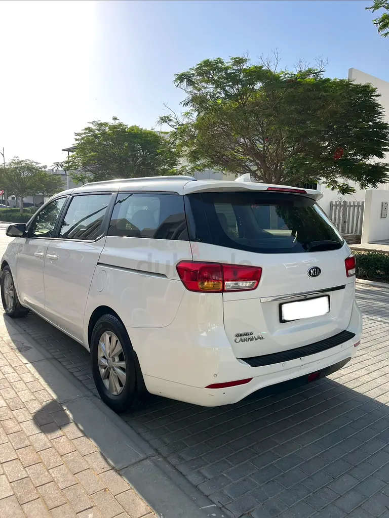 Kia Carnival 2018 Base | GCC Specs | Well Maintained Family Van - Image 4