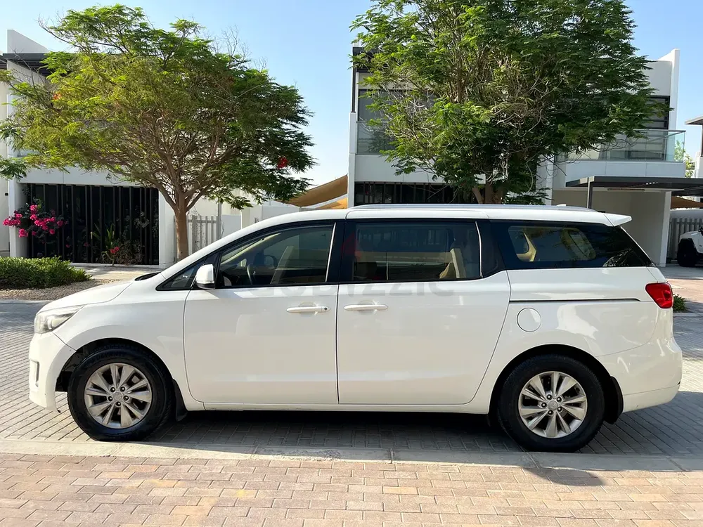 Kia Carnival 2018 Base | GCC Specs | Well Maintained Family Van - Image 5