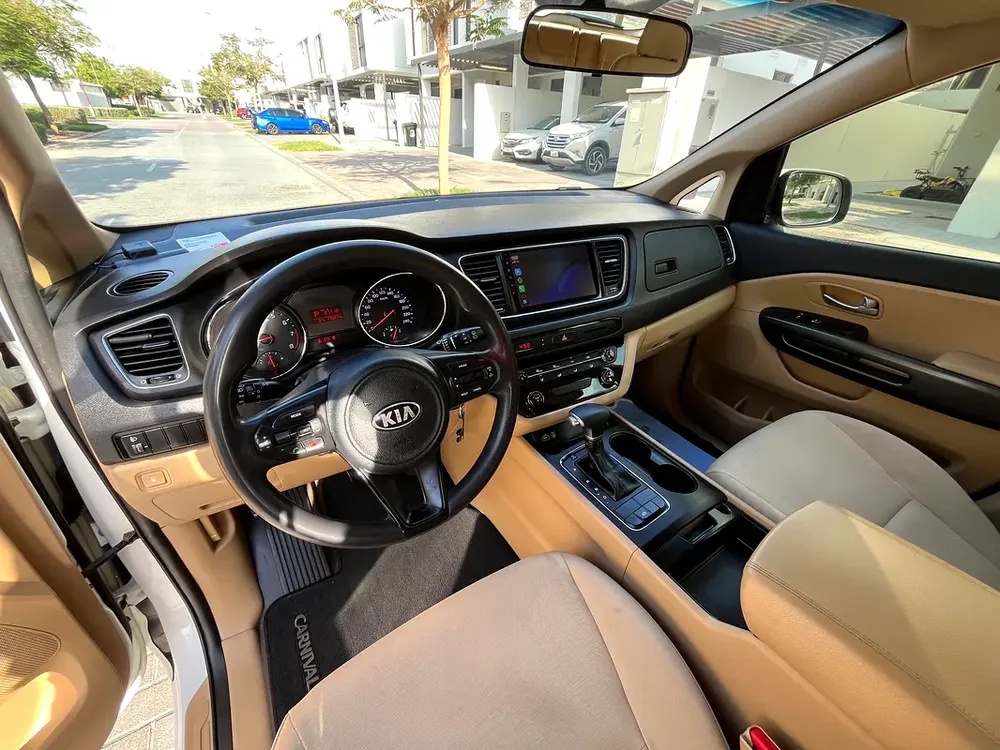 Kia Carnival 2018 Base | GCC Specs | Well Maintained Family Van - Image 9