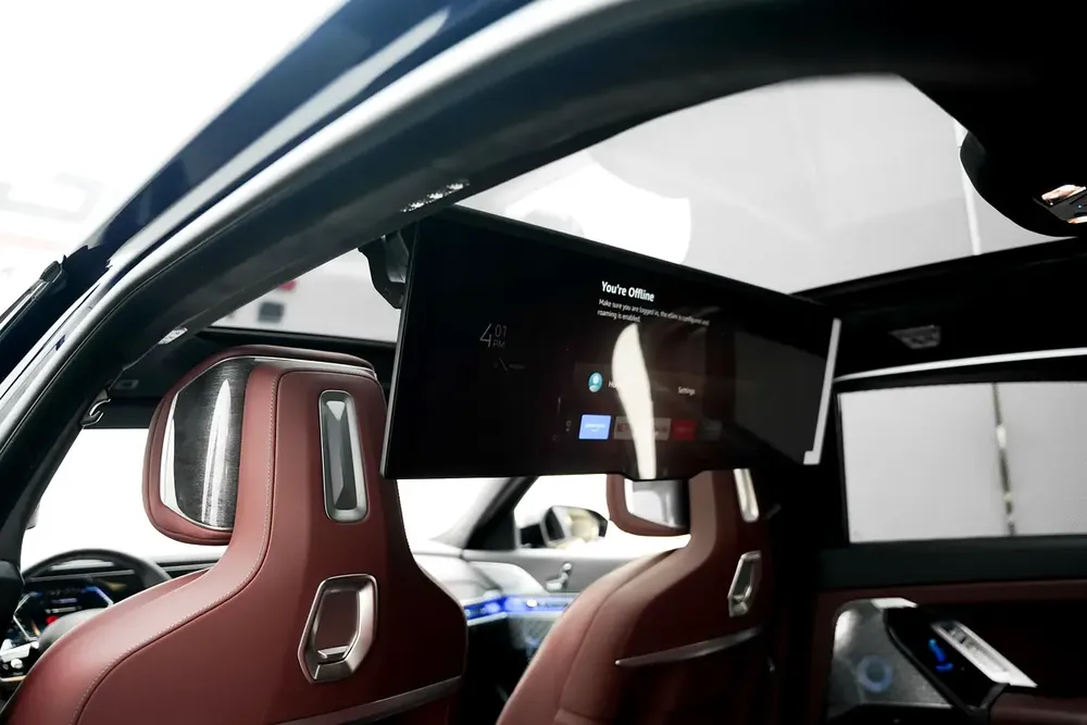 2024 BMW 740I WITH 5 WARRANTY AND SERVICE CONTRACT FROM AGMC - Image 11