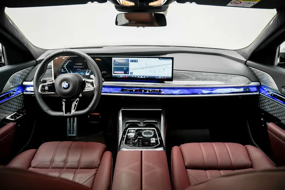 2024 BMW 740I WITH 5 WARRANTY AND SERVICE CONTRACT FROM AGMC - Image 13