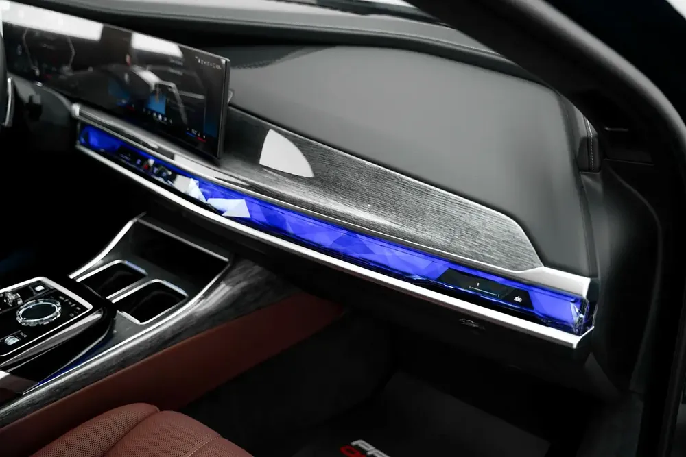 2024 BMW 740I WITH 5 WARRANTY AND SERVICE CONTRACT FROM AGMC - Image 16