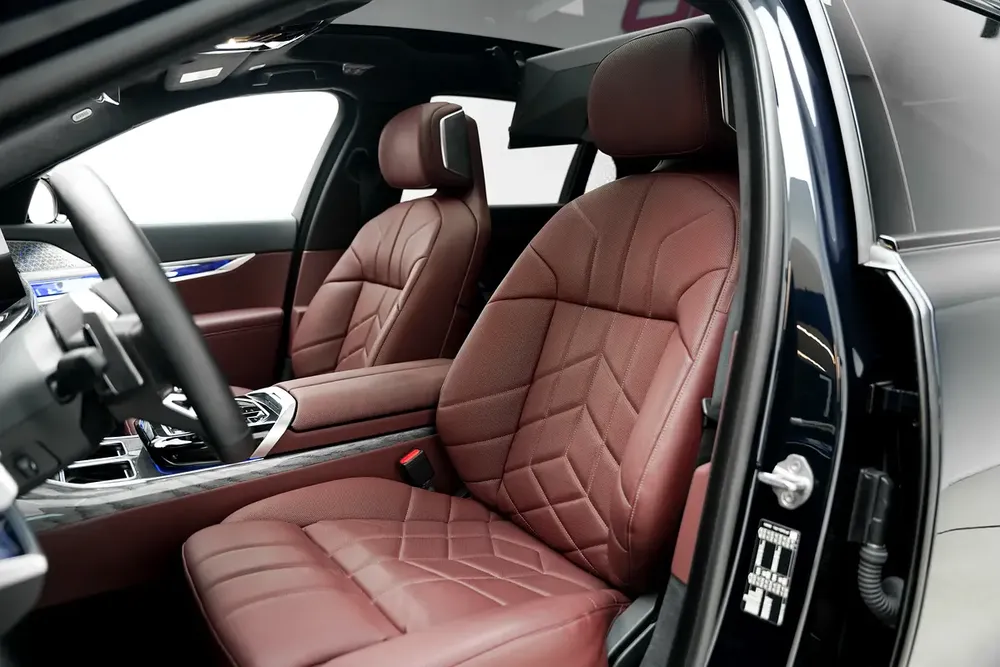2024 BMW 740I WITH 5 WARRANTY AND SERVICE CONTRACT FROM AGMC - Image 8
