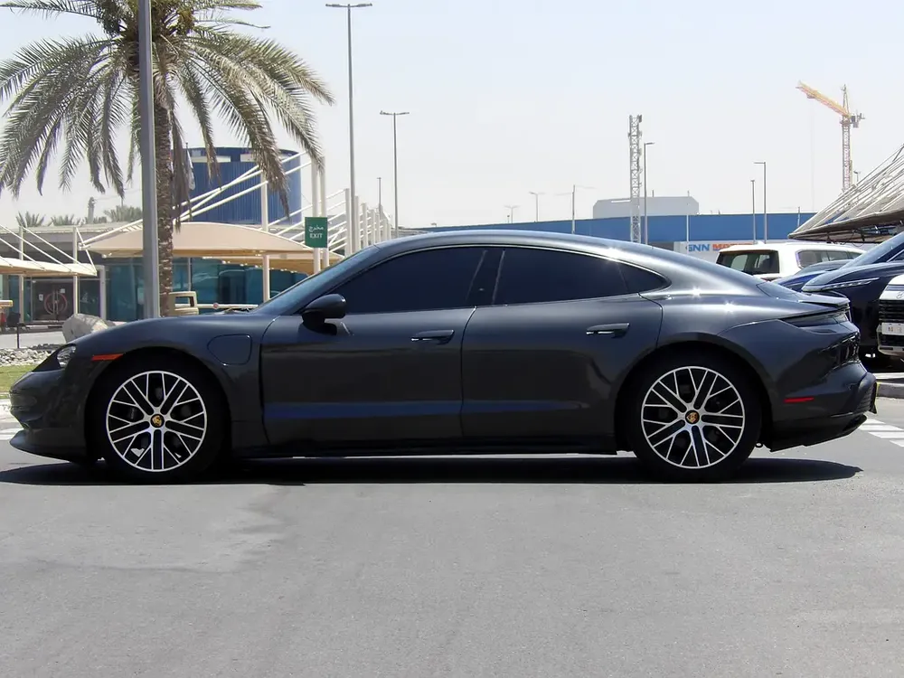 Porsche Taycan Standard 2021 Only 16000 KM | Electric Performance | Excellent Condition - Image 5