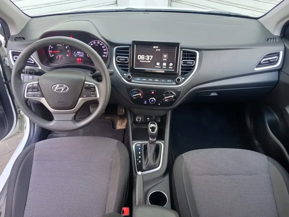 2023 Hyundai Accent GLS - GCC Specs - Like New! - Image 9
