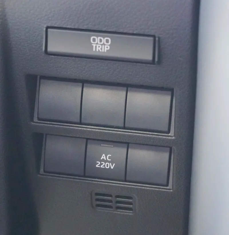 Toyota Land Cruiser VXR 2026 Hybrid 3.5- GCC Specs - Brand New - Image 17