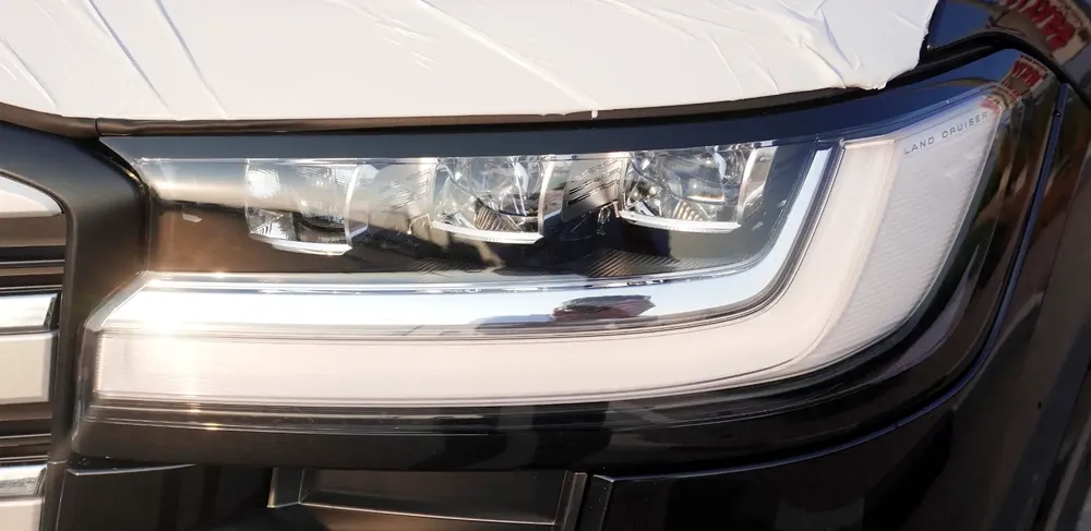 Toyota Land Cruiser VXR 2026 Hybrid 3.5- GCC Specs - Brand New - Image 4