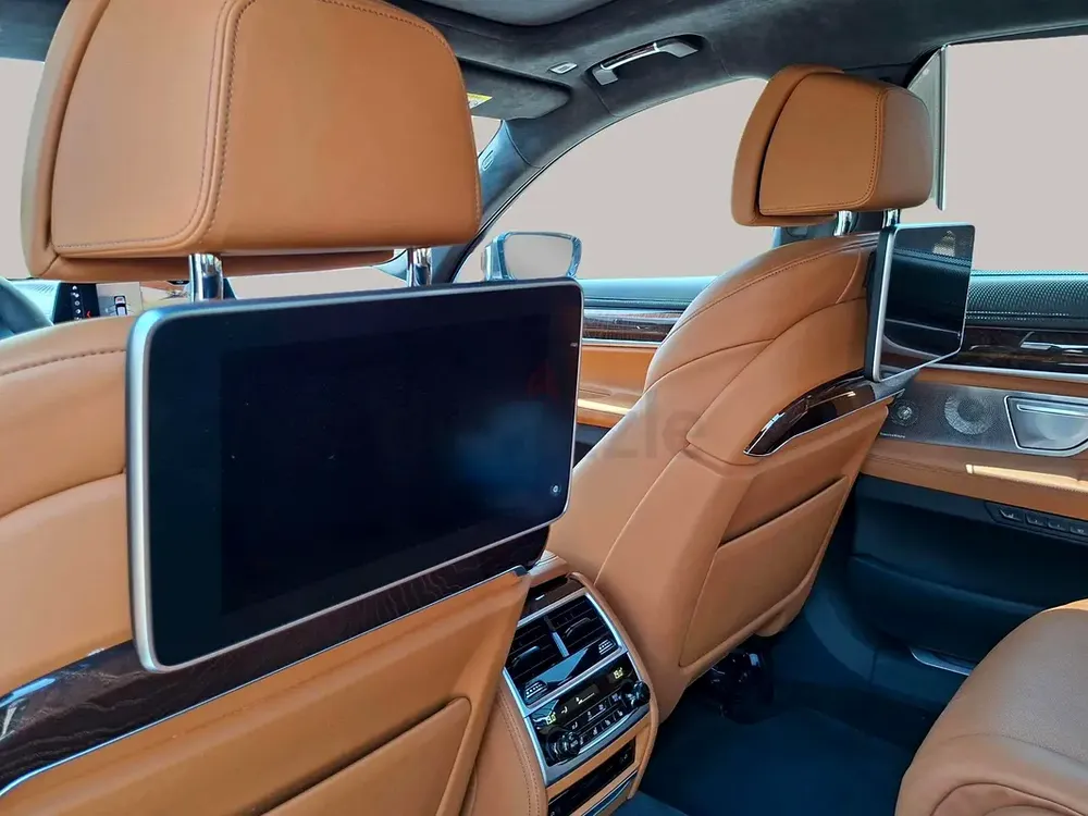 AED 3343/month | 2019 BMW 7-Series 760Li xDrive | GCC Specs | Ref#470690 - Image 12