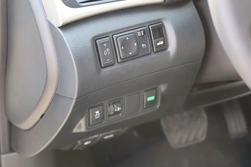 Nissan SYLPHY Classic 1.6L Basic with Sunroof 2025 model - Image 10