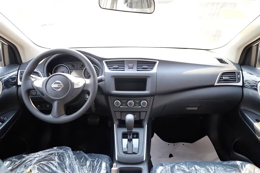Nissan SYLPHY Classic 1.6L Basic with Sunroof 2025 model - Image 13