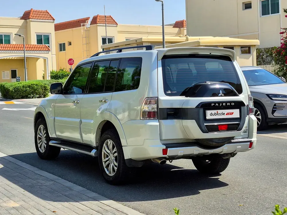 AED 1338/month | 2016 Mitsubishi Pajero GLS Top 5 Door | GCC Specs | Ref#464412 - Image 8