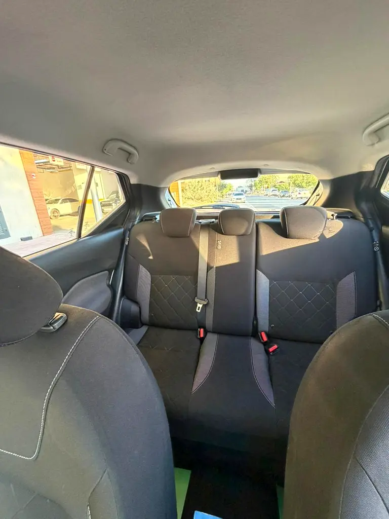Nissan Kicks SV 2017 GCC Specs - Well Maintained, Lady Driver, No Accidents - Image 9