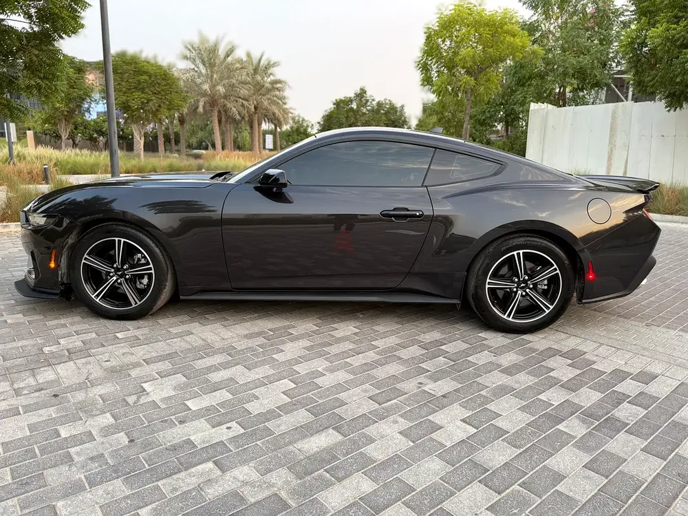 Ford Mustang Ecoboost 2024 - Image 9