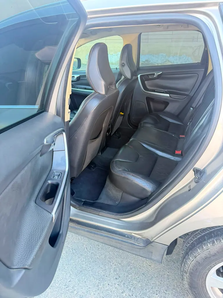 2012 Volvo XC90 ,Gcc - Image 11