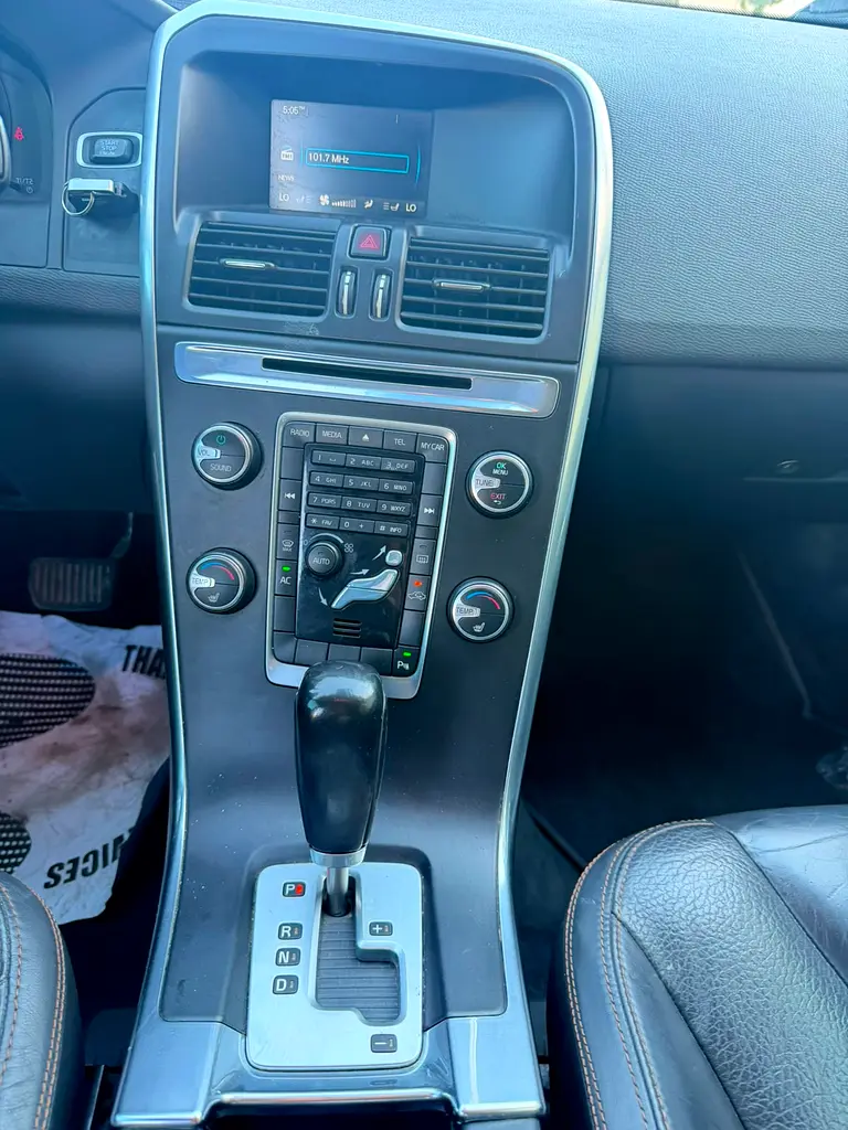 2012 Volvo XC90 ,Gcc - Image 12