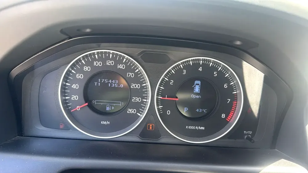 2012 Volvo XC90 ,Gcc - Image 14