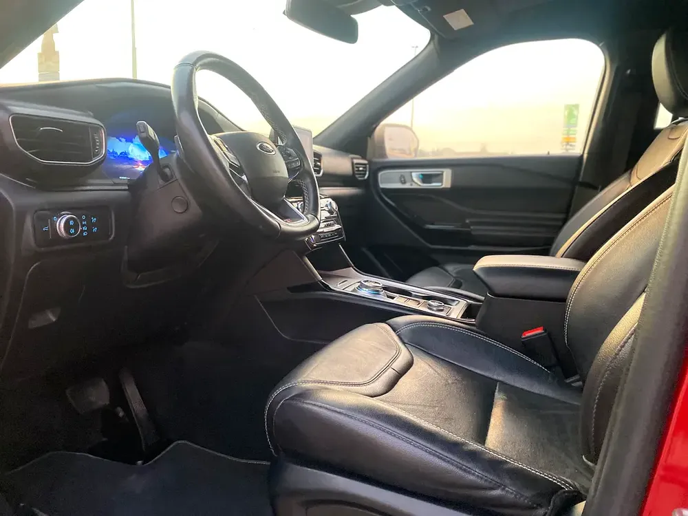 2022 Ford Explorer ST, maroon - Image 17
