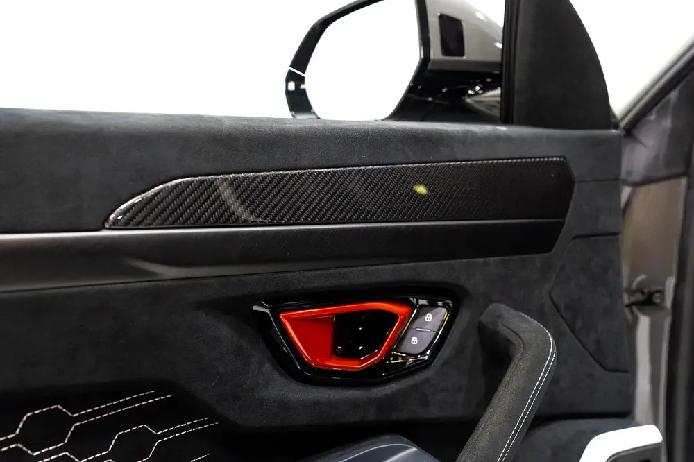 URUS PERFORMANTE  | TWO TONE INTERIOR ALCANTARA SEATS | CARBON INT/EXT | MASSAGE SEAT - Image 10