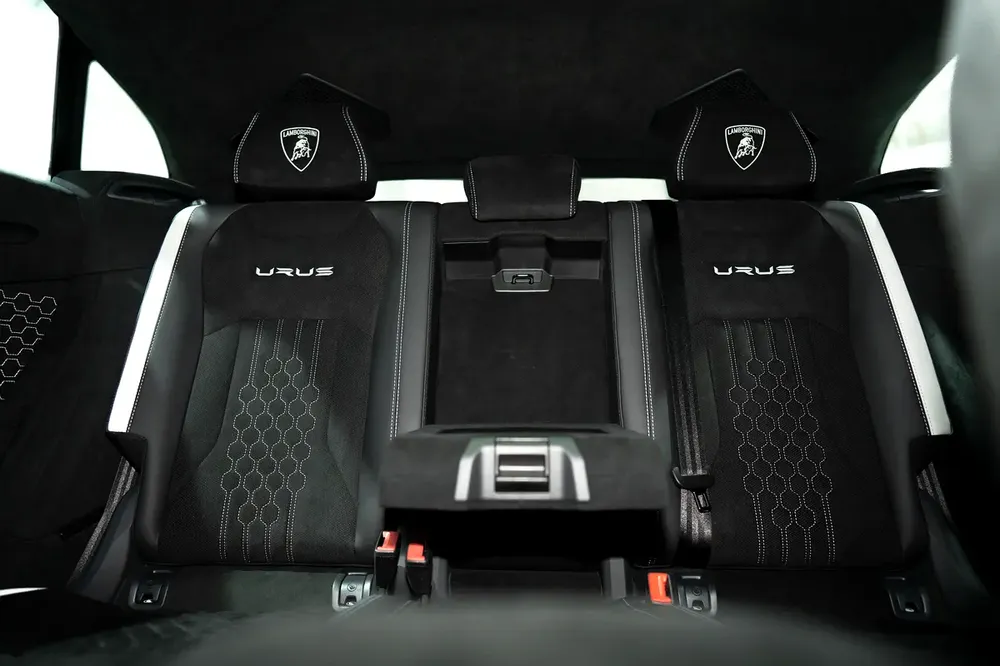 URUS PERFORMANTE  | TWO TONE INTERIOR ALCANTARA SEATS | CARBON INT/EXT | MASSAGE SEAT - Image 12