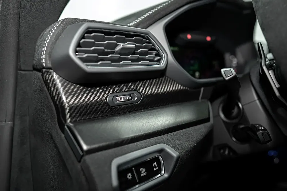 URUS PERFORMANTE  | TWO TONE INTERIOR ALCANTARA SEATS | CARBON INT/EXT | MASSAGE SEAT - Image 14