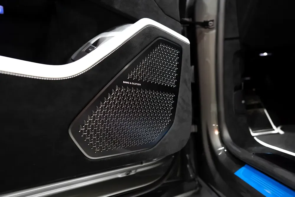 URUS PERFORMANTE  | TWO TONE INTERIOR ALCANTARA SEATS | CARBON INT/EXT | MASSAGE SEAT - Image 18