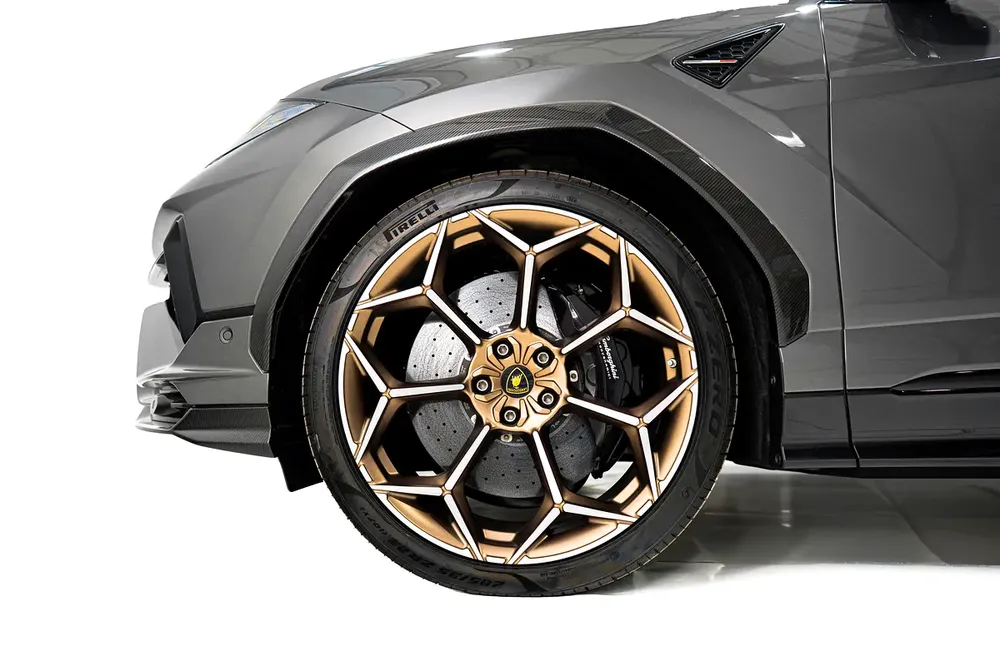 URUS PERFORMANTE  | TWO TONE INTERIOR ALCANTARA SEATS | CARBON INT/EXT | MASSAGE SEAT - Image 6